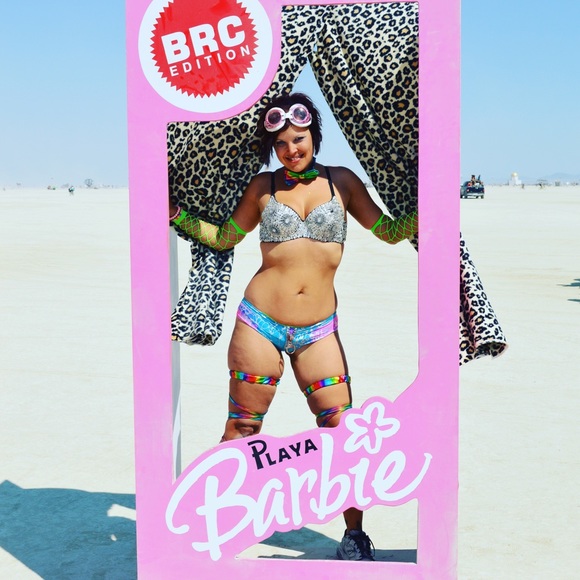 Welcome to my Oooh Sooo stylish closet! - Picture 5 of 6